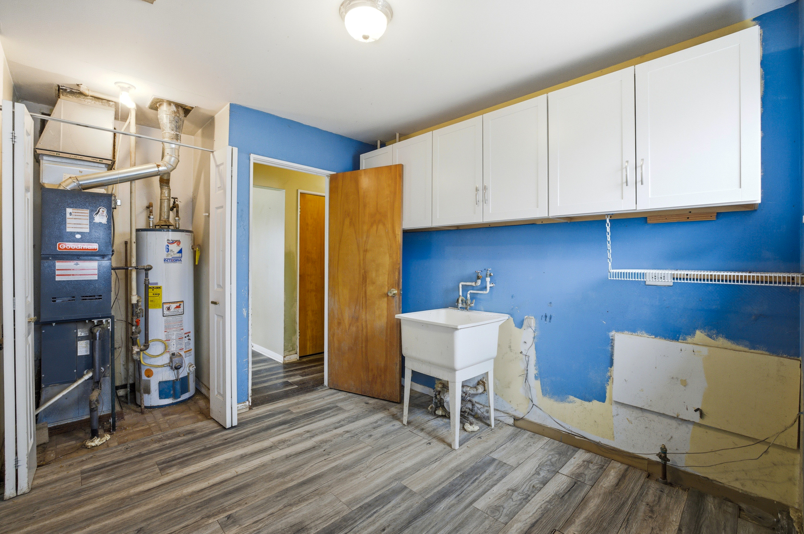 706 W JAMES Avenue, Villa Park, IL 60181