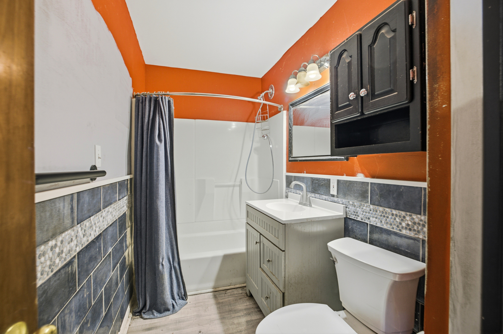 706 W JAMES Avenue, Villa Park, IL 60181