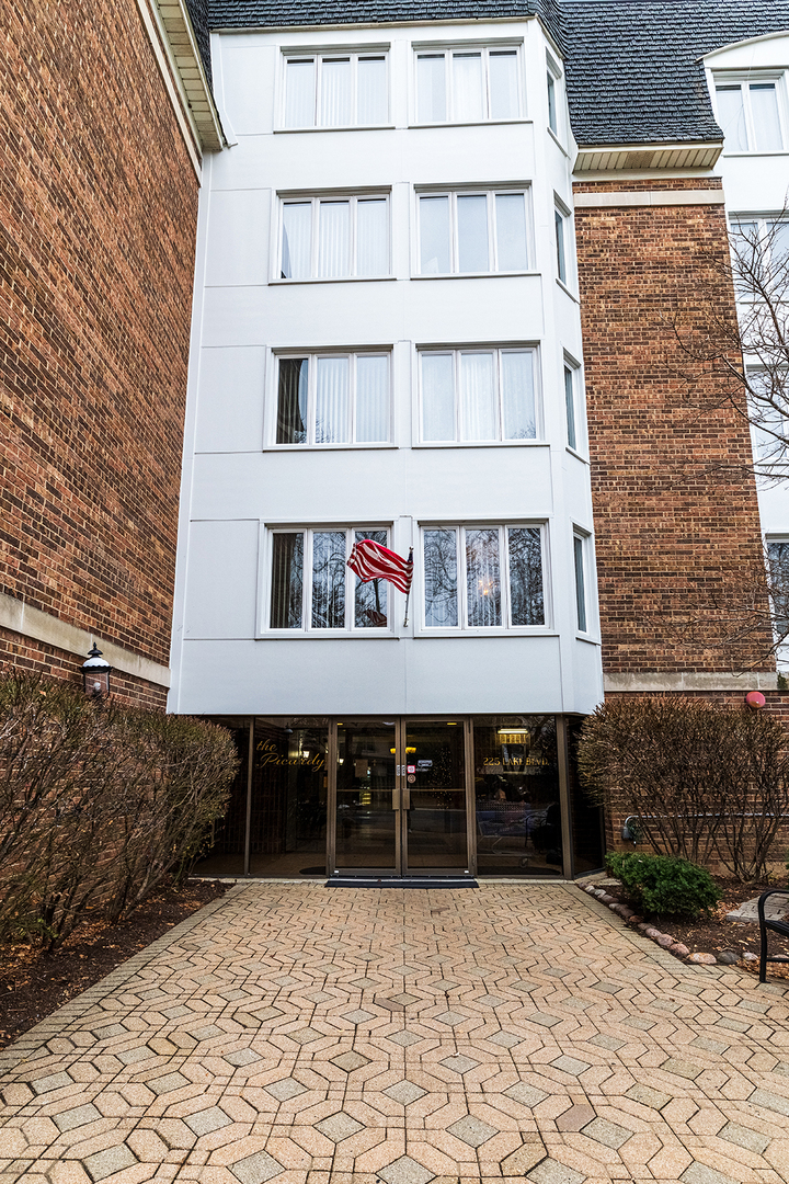 225 Lake Boulevard #531, Buffalo Grove, IL 60089