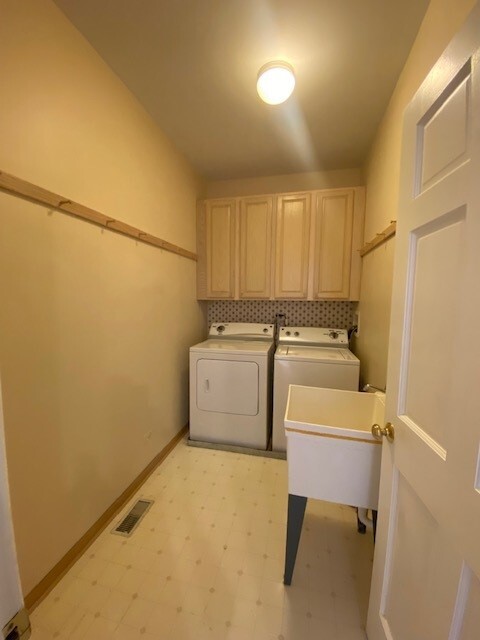 1626 S Luther Avenue, Oakbrook Terrace, IL 60181