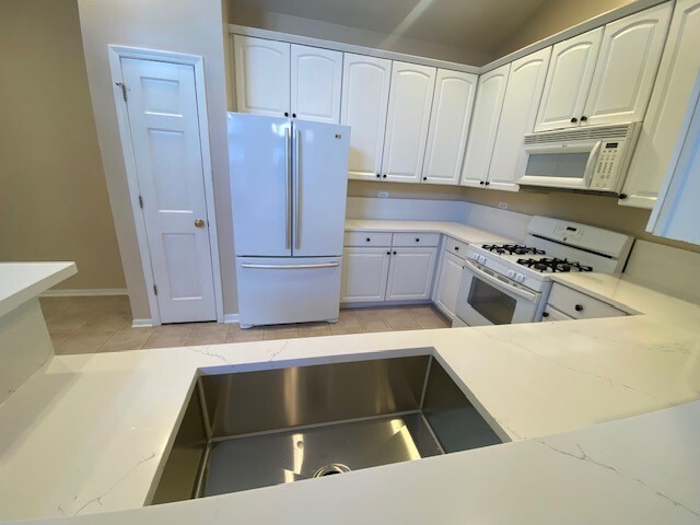 1626 S Luther Avenue, Oakbrook Terrace, IL 60181