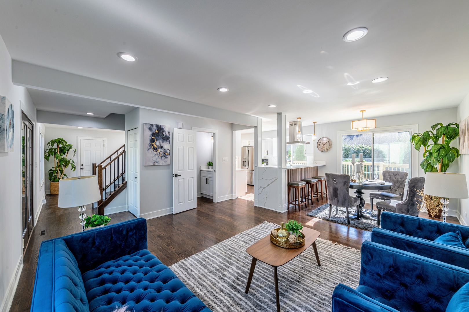 380 Ventura Club Drive, Roselle, IL 60172