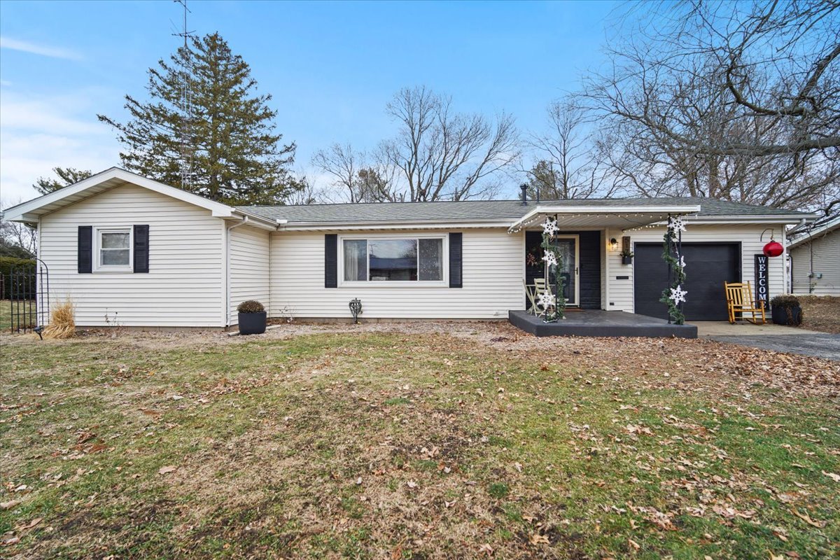 517 Sunrise Drive, Chenoa, IL 61726