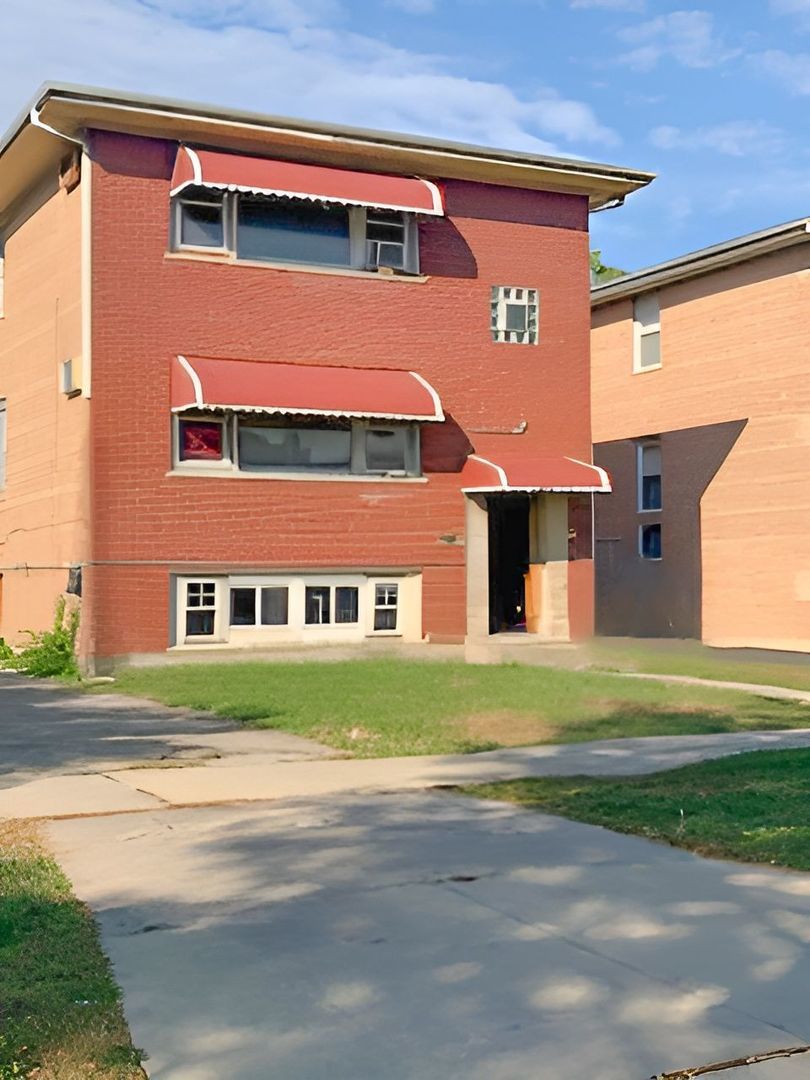 1016 S 14th Avenue, Maywood, IL 60153