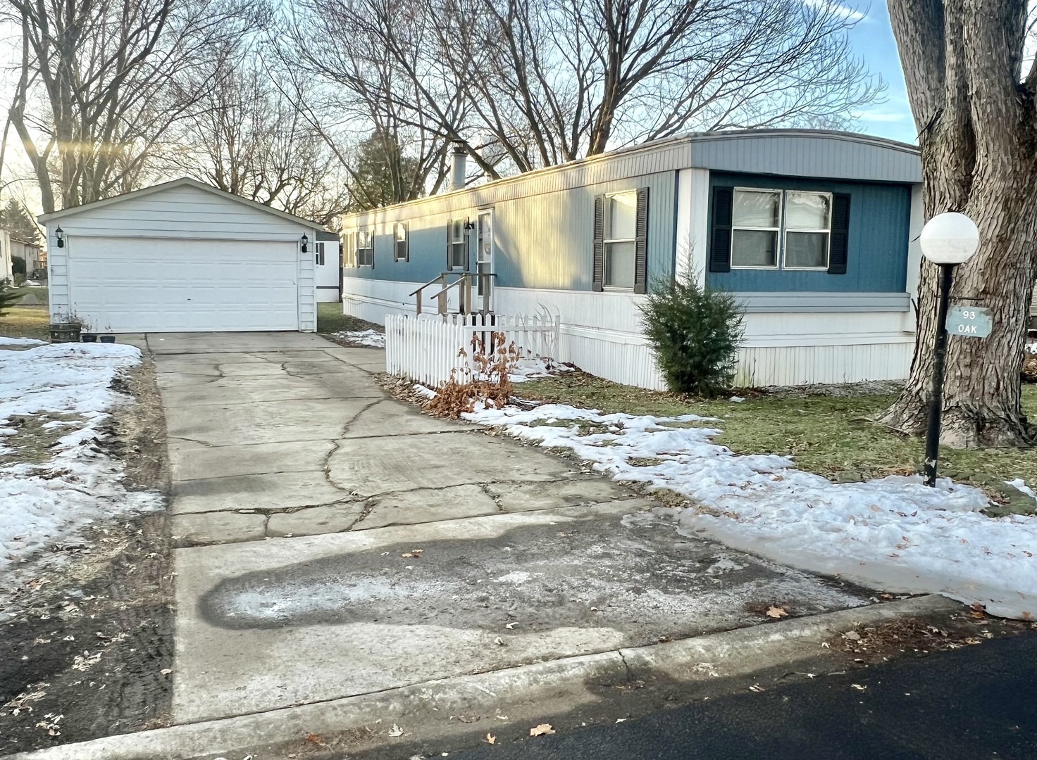 93 Oak Avenue, Sandwich, IL 60548