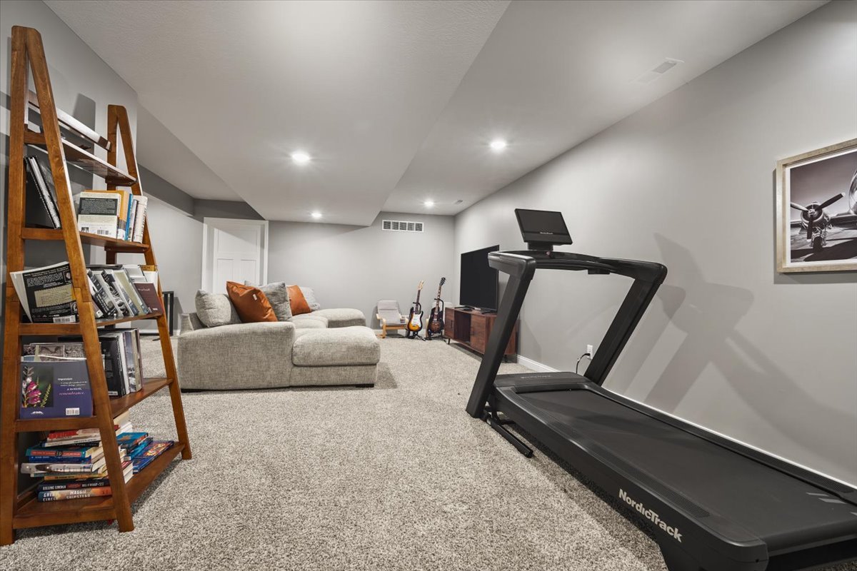 1727 Eide Road, Bloomington, IL 61704