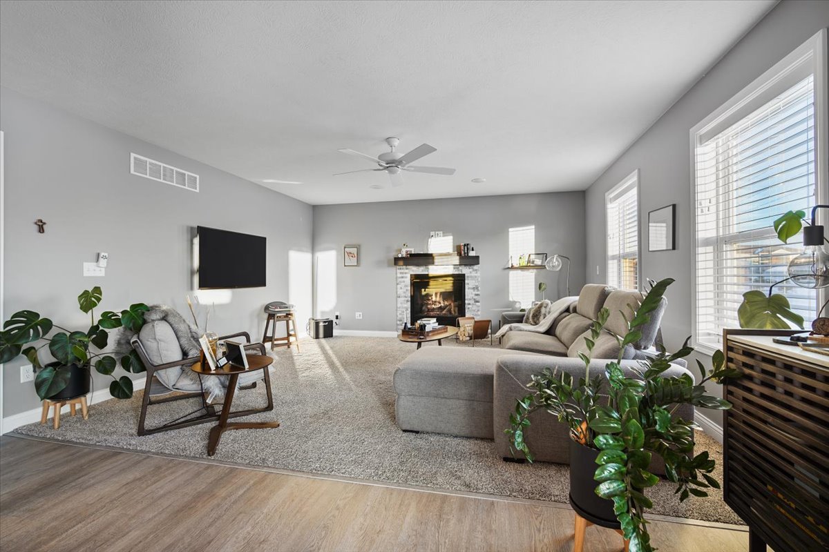 1727 Eide Road, Bloomington, IL 61704