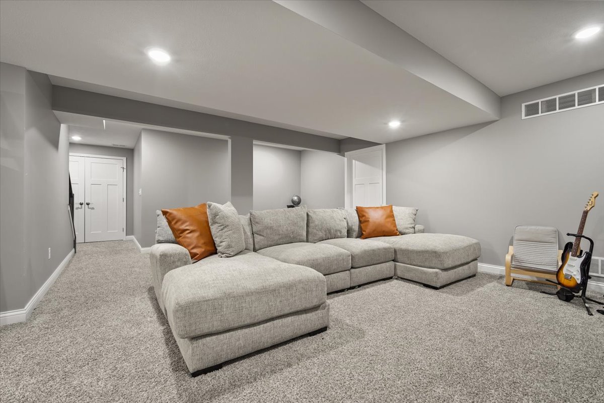 1727 Eide Road, Bloomington, IL 61704