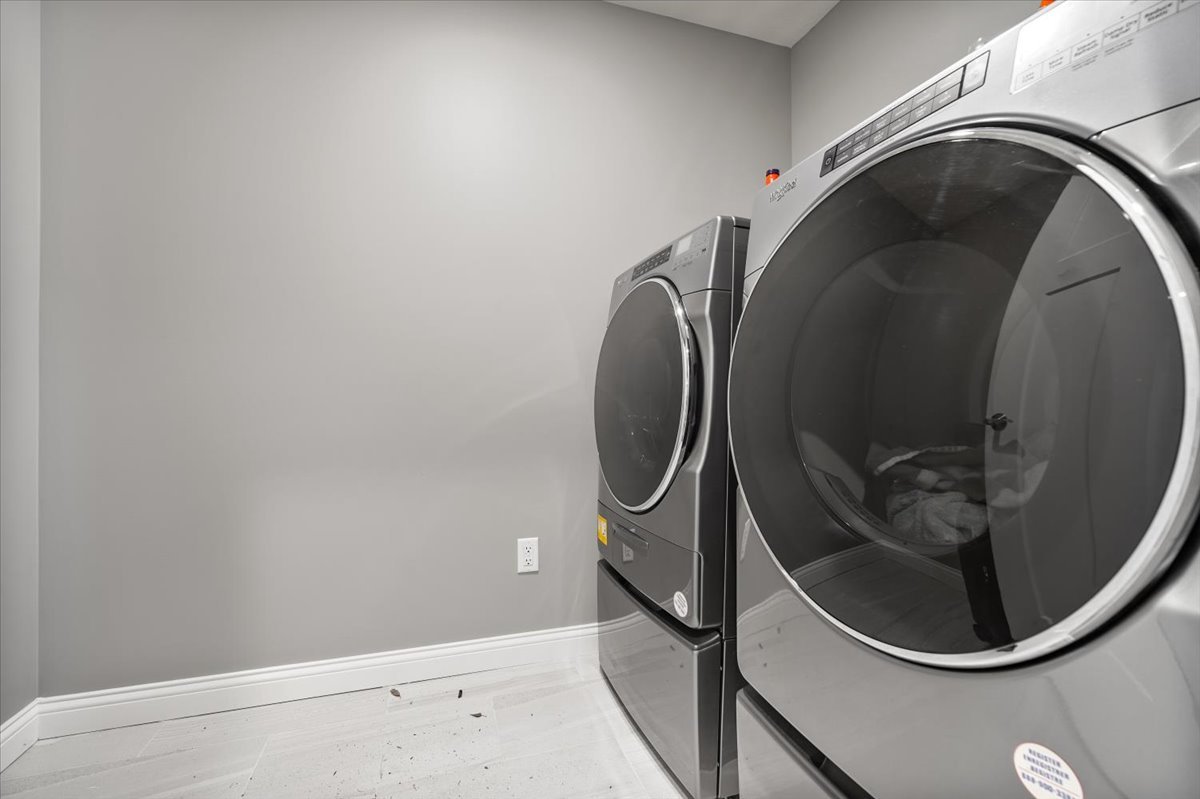 1727 Eide Road, Bloomington, IL 61704