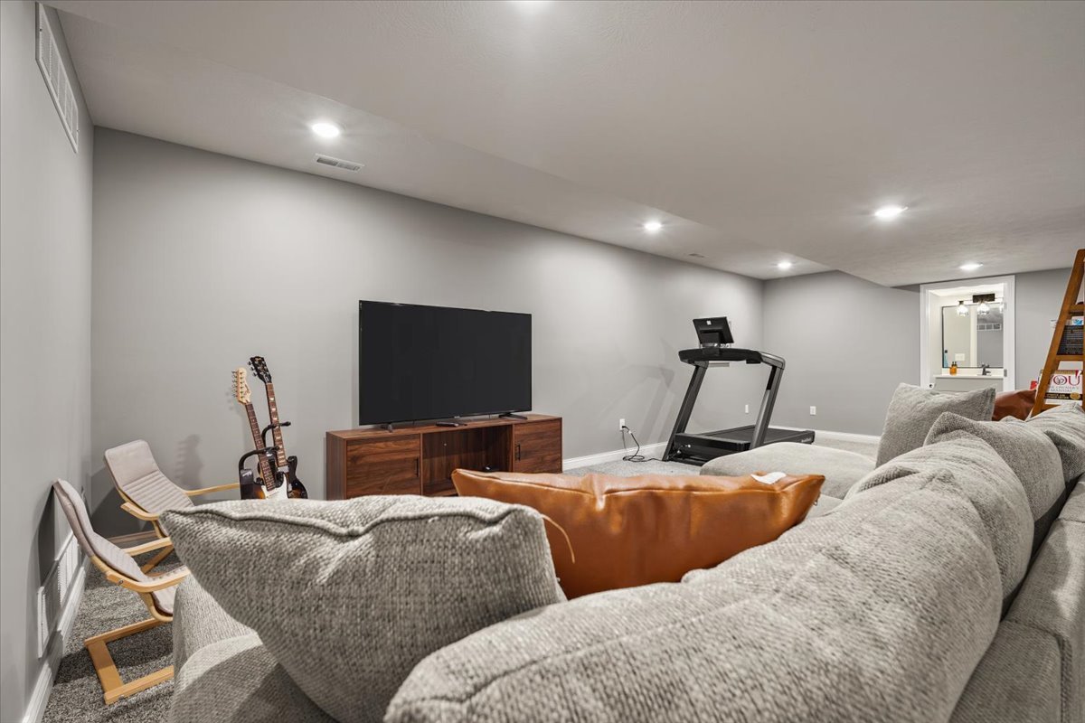 1727 Eide Road, Bloomington, IL 61704