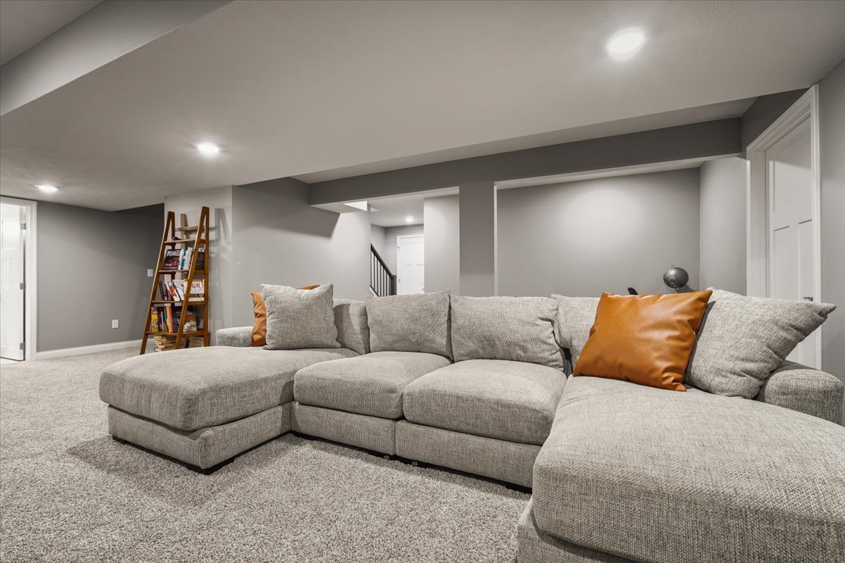 1727 Eide Road, Bloomington, IL 61704