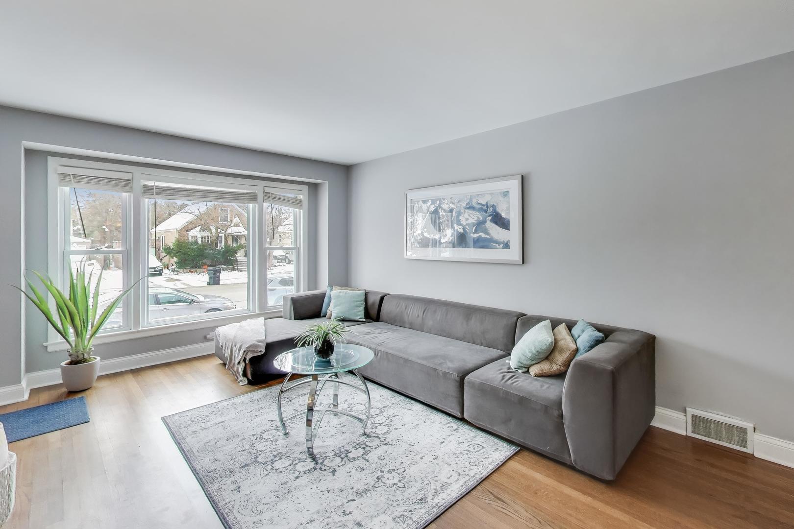 6544 W Devon Avenue, Chicago, IL 60631