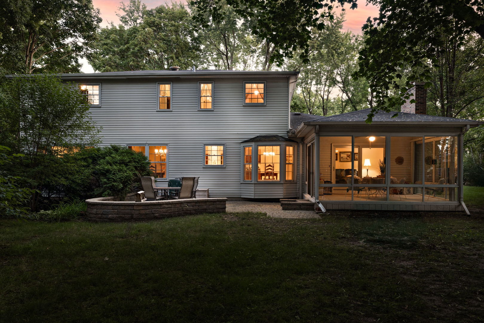 2S501 Seneca Drive, Wheaton, IL 60189