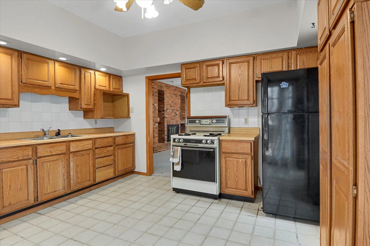 904 E Locust Street, Bloomington, IL 61701