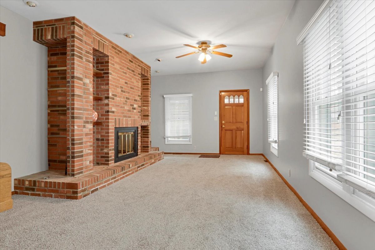 904 E Locust Street, Bloomington, IL 61701