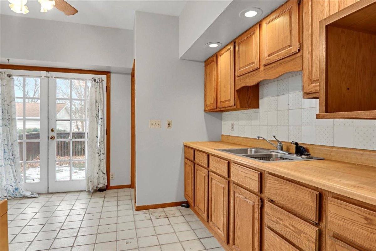 904 E Locust Street, Bloomington, IL 61701