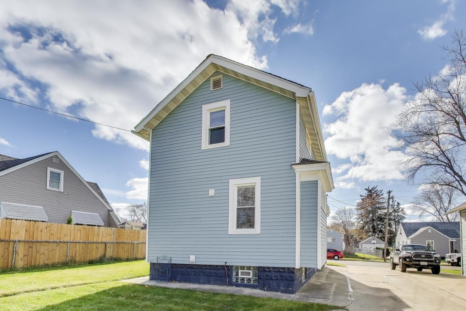 764 2nd Avenue, Aurora, IL 60505