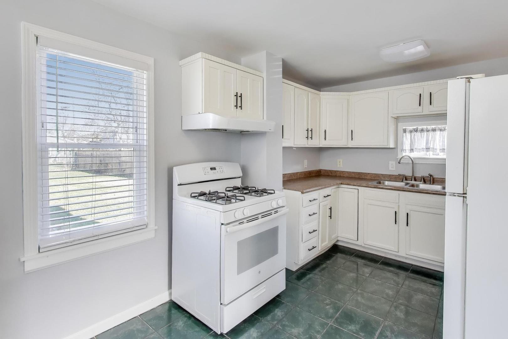 764 2nd Avenue, Aurora, IL 60505