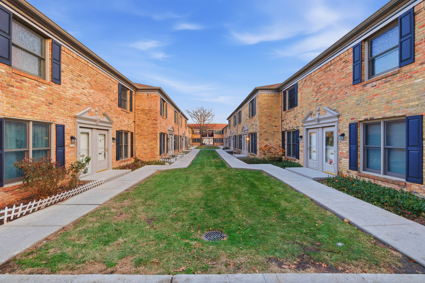 1746 Sessions Walk #1746, Hoffman Estates, IL 60169