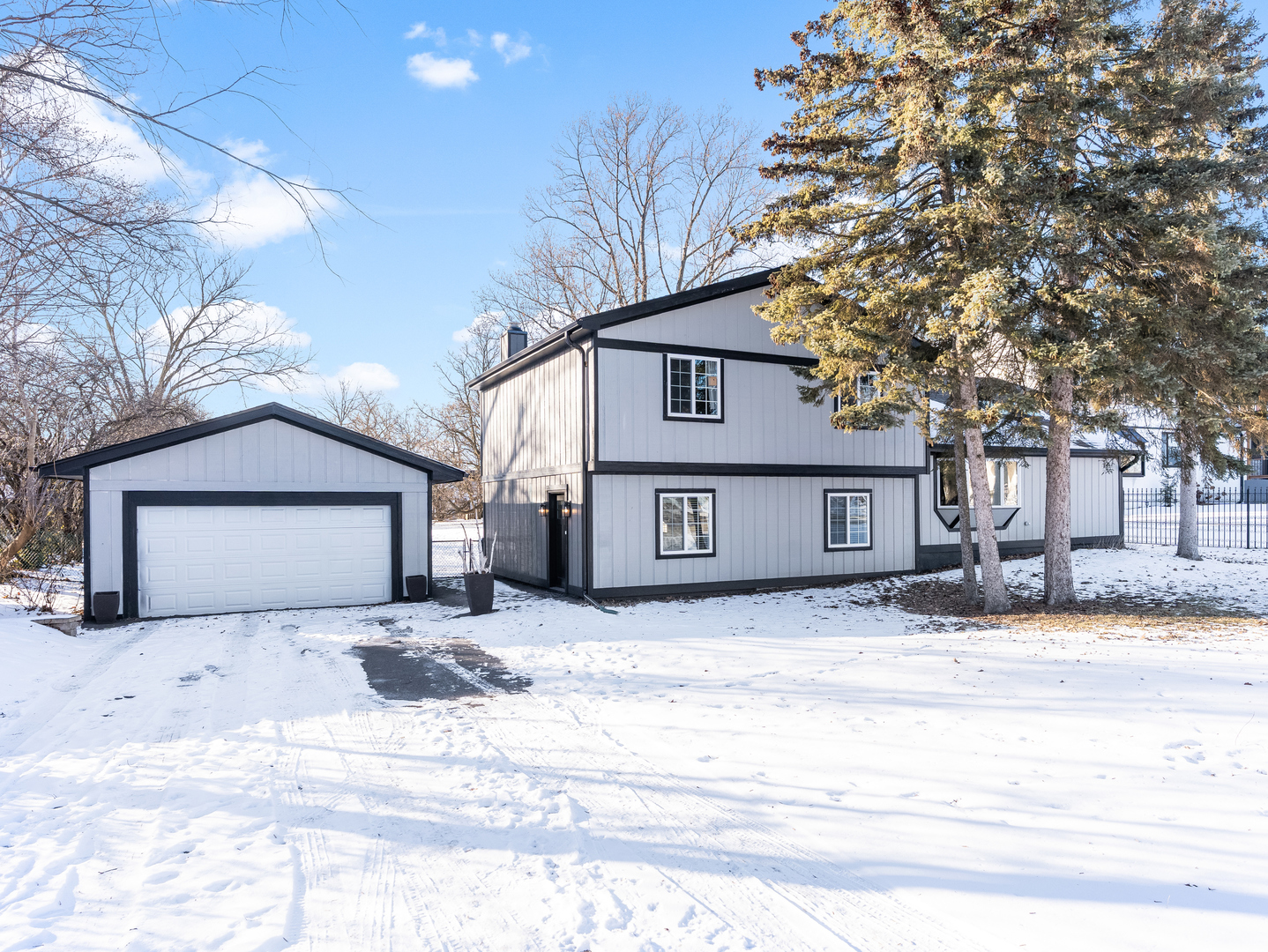 1906 N Summit Street, Wheaton, IL 60187