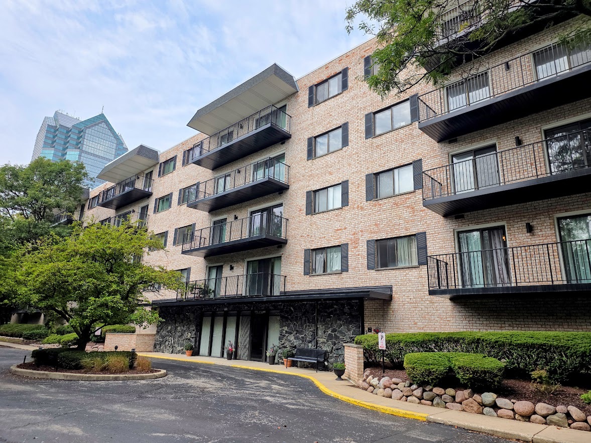 1S150 Spring Road #5B, Oakbrook Terrace, IL 60181