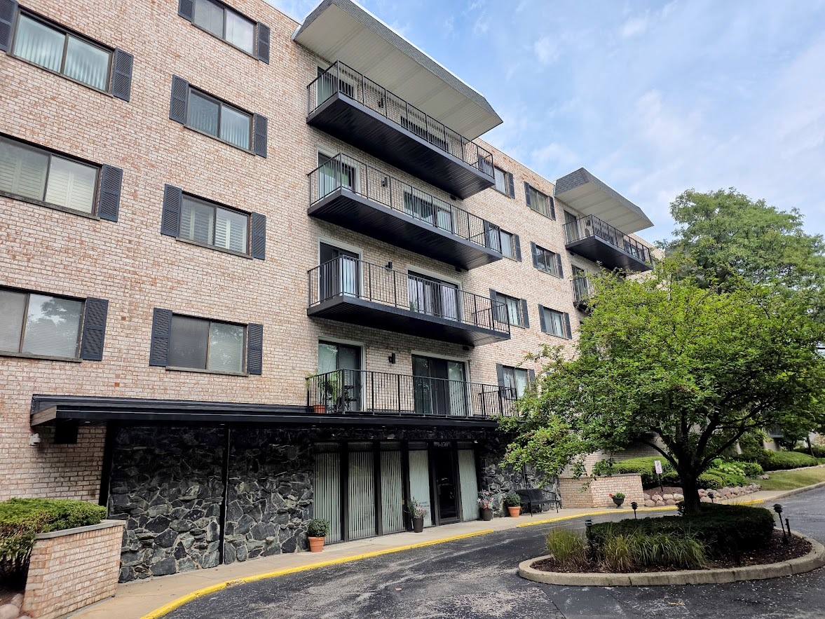1S150 Spring Road #5B, Oakbrook Terrace, IL 60181