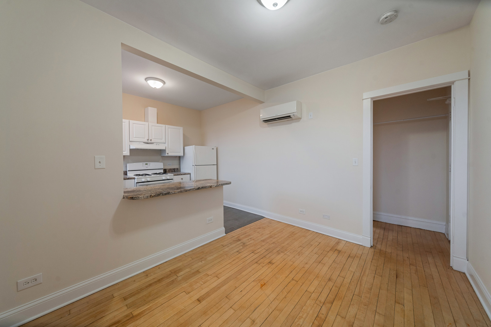 7101-7109 N Clark Street, Chicago, IL 60626