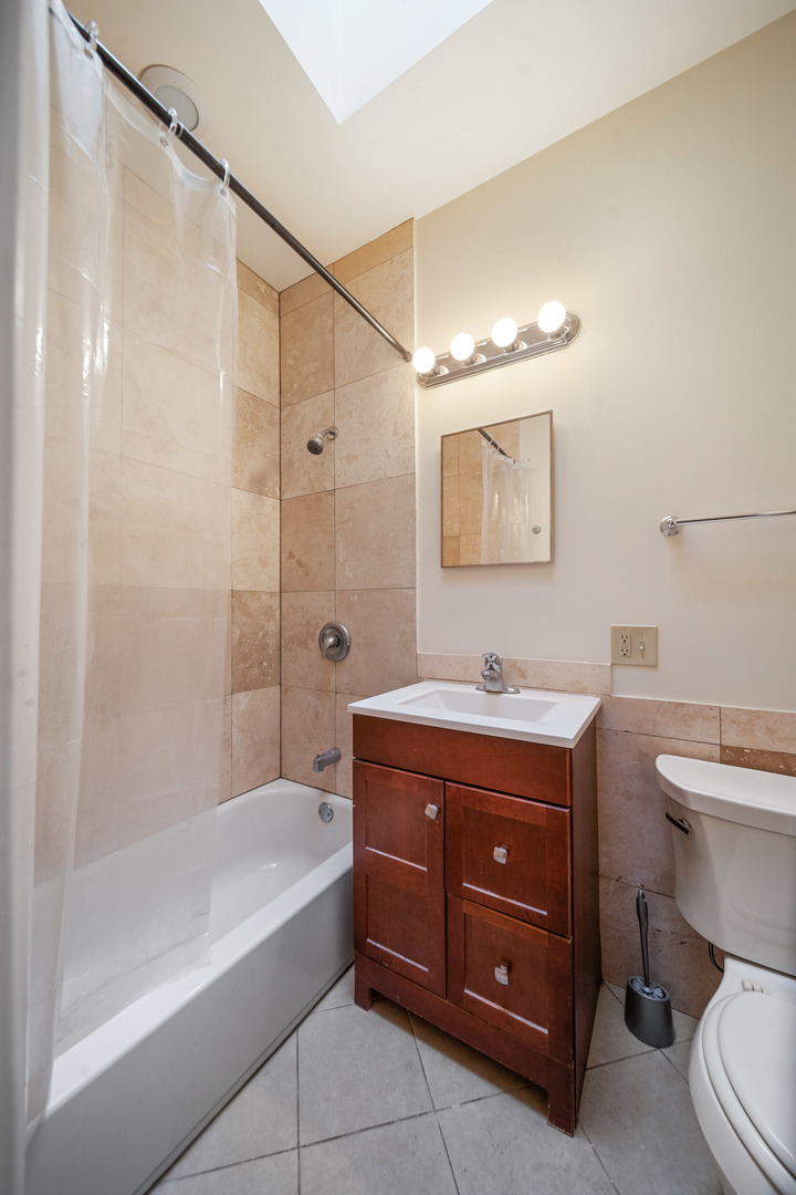 7101-7109 N Clark Street, Chicago, IL 60626