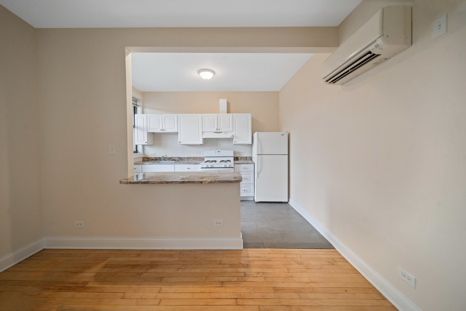 7101-7109 N Clark Street, Chicago, IL 60626