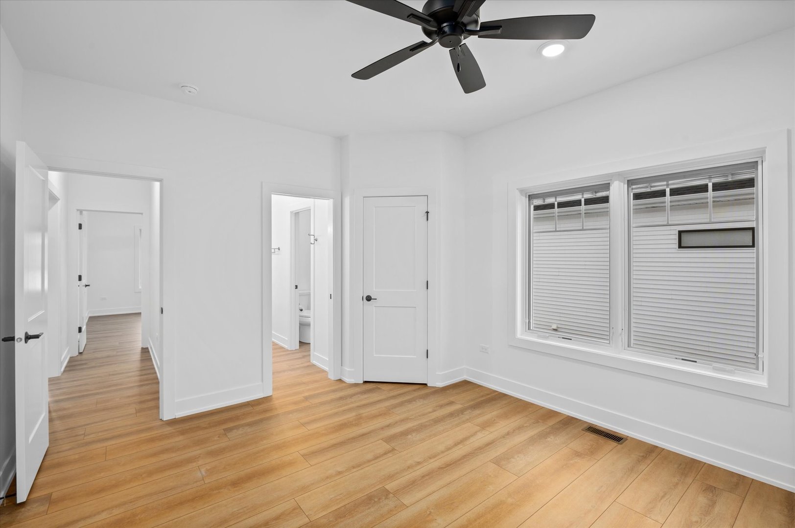 875 Claridge Drive, Oswego, IL 60543