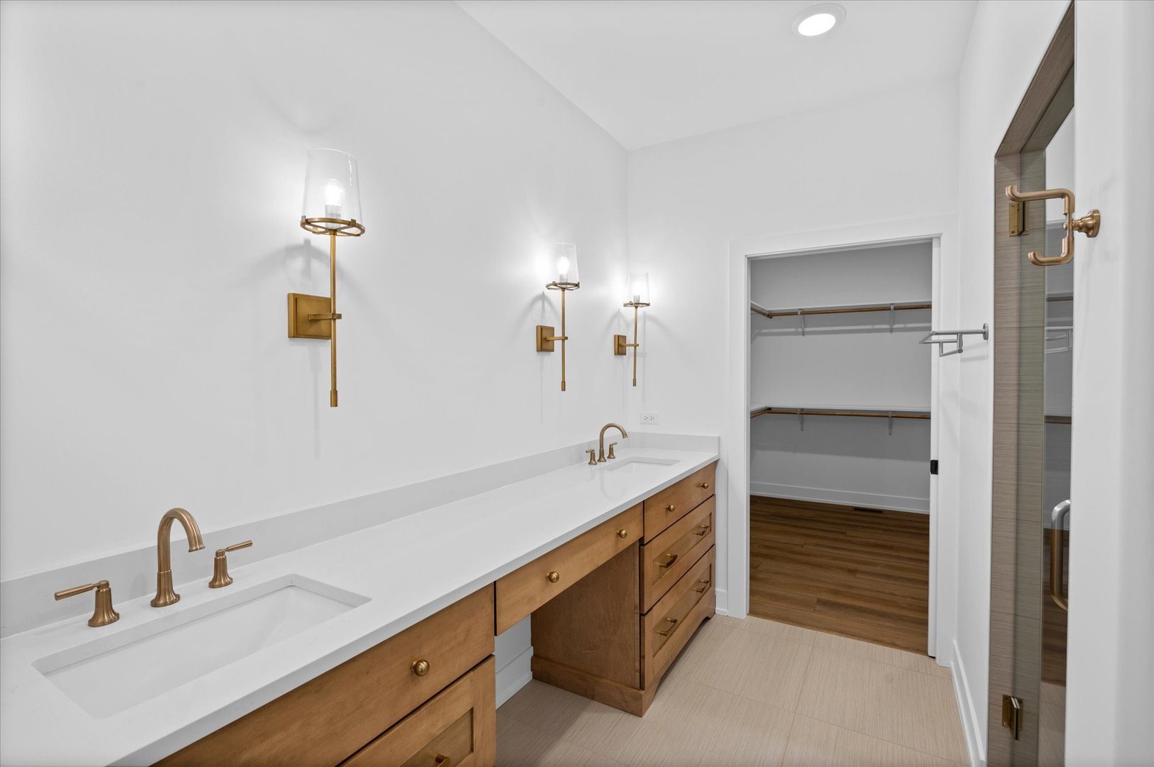 875 Claridge Drive, Oswego, IL 60543