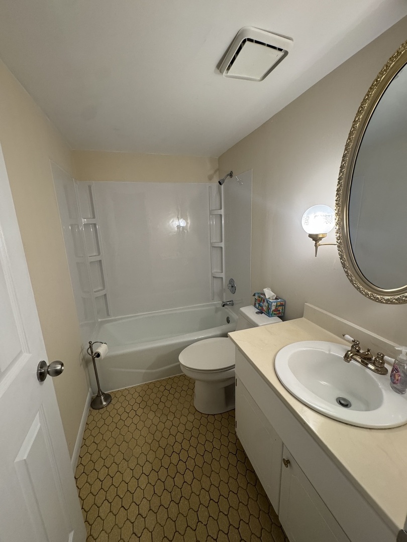 11101 O Gorman Drive #21A, Palos Hills, IL 60465