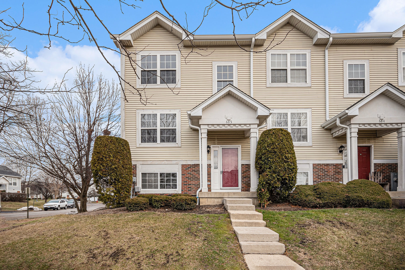 685 Holiday Lane, Hainesville, IL 60073