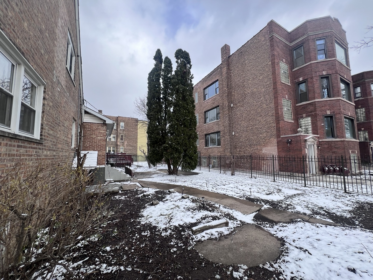 937 E 84th Place, Chicago, IL 60619