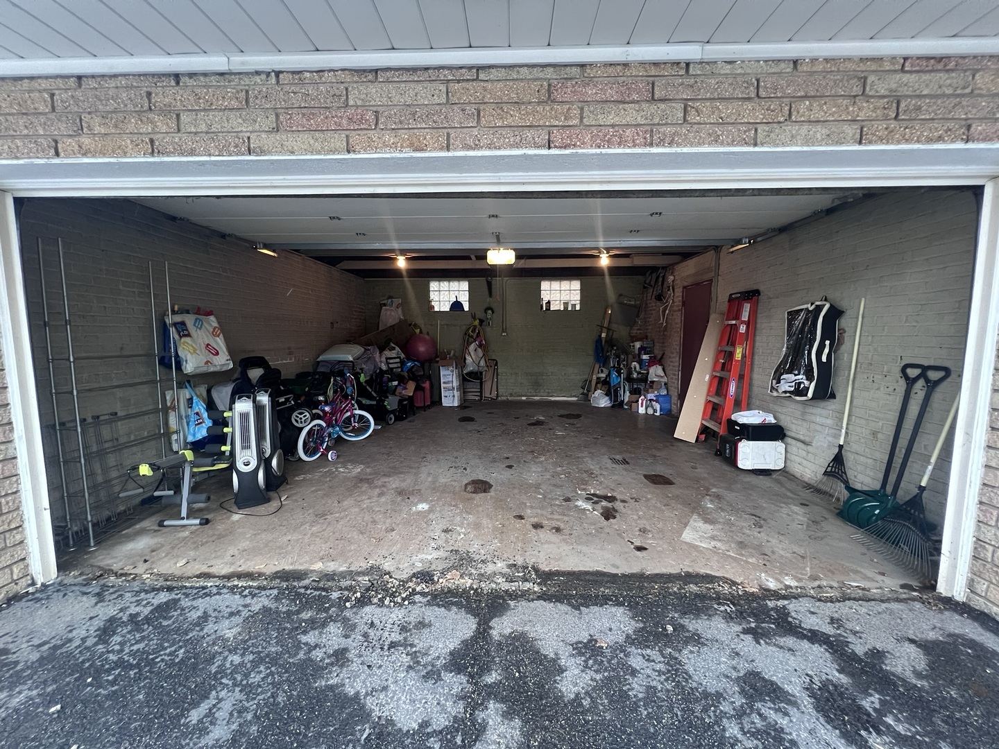 937 E 84th Place, Chicago, IL 60619