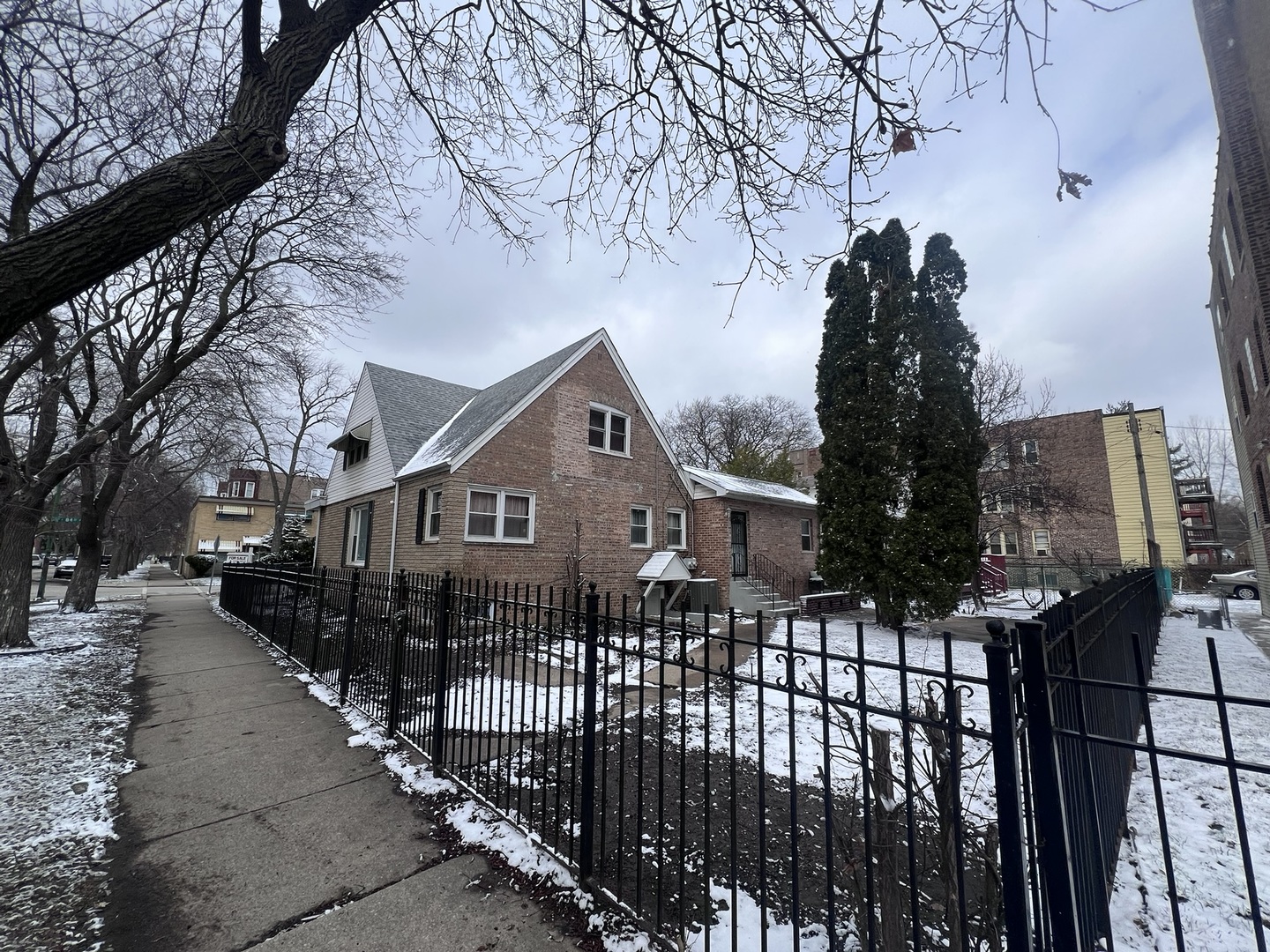 937 E 84th Place, Chicago, IL 60619