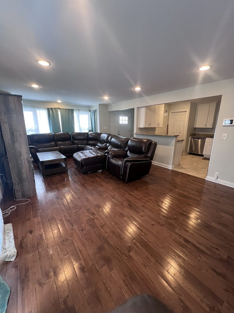 937 E 84th Place, Chicago, IL 60619