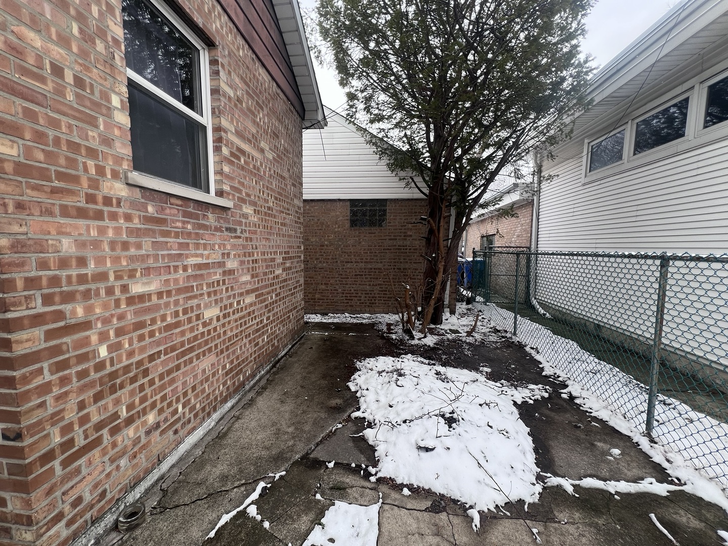 937 E 84th Place, Chicago, IL 60619