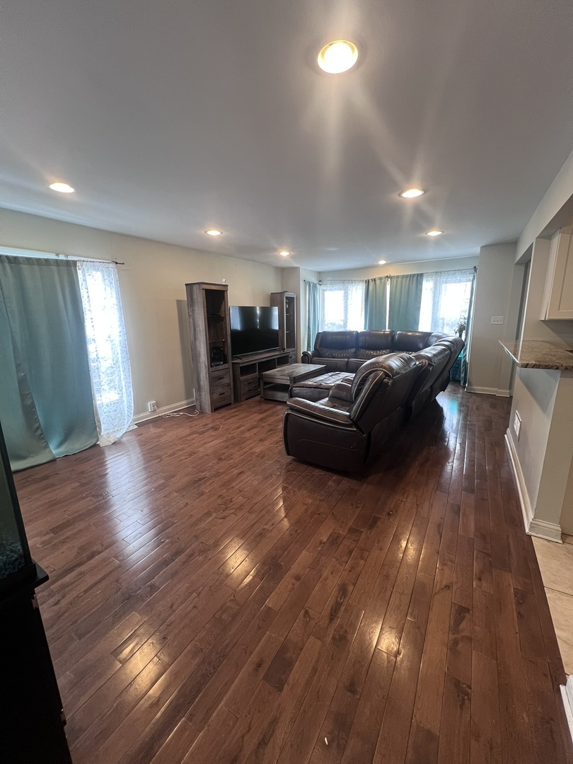 937 E 84th Place, Chicago, IL 60619