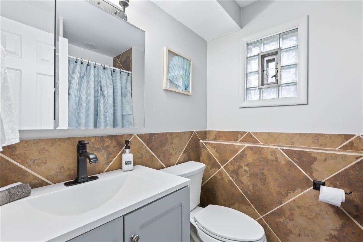 33W067 Bonnie Street, St. Charles, IL 60174