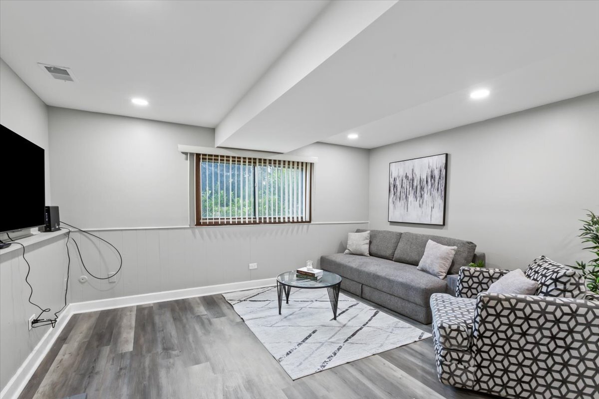 33W067 Bonnie Street, St. Charles, IL 60174