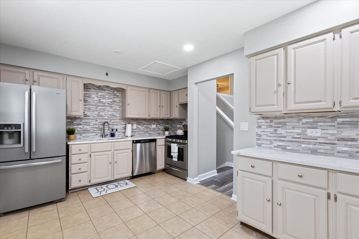 33W067 Bonnie Street, St. Charles, IL 60174