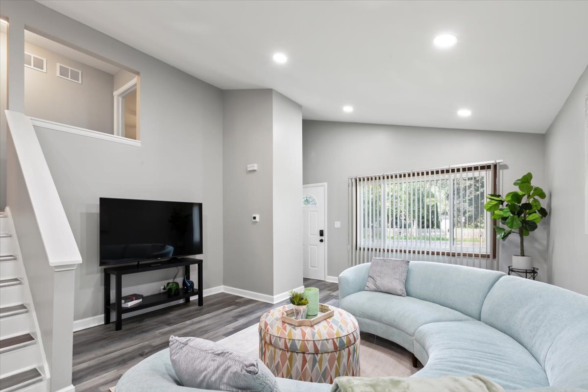 33W067 Bonnie Street, St. Charles, IL 60174