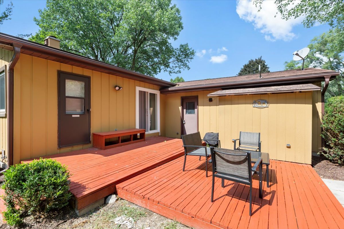 33W067 Bonnie Street, St. Charles, IL 60174