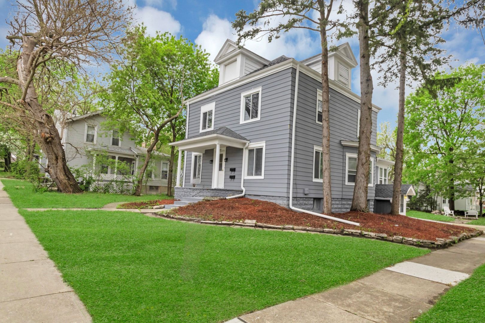 209 E Washington Street, West Chicago, IL 60185