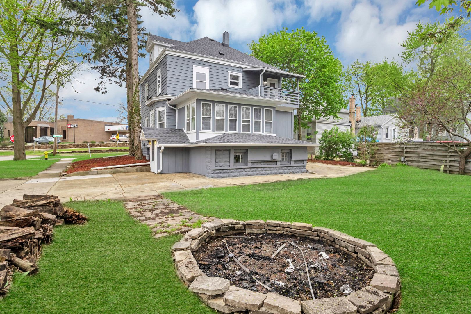 209 E Washington Street, West Chicago, IL 60185