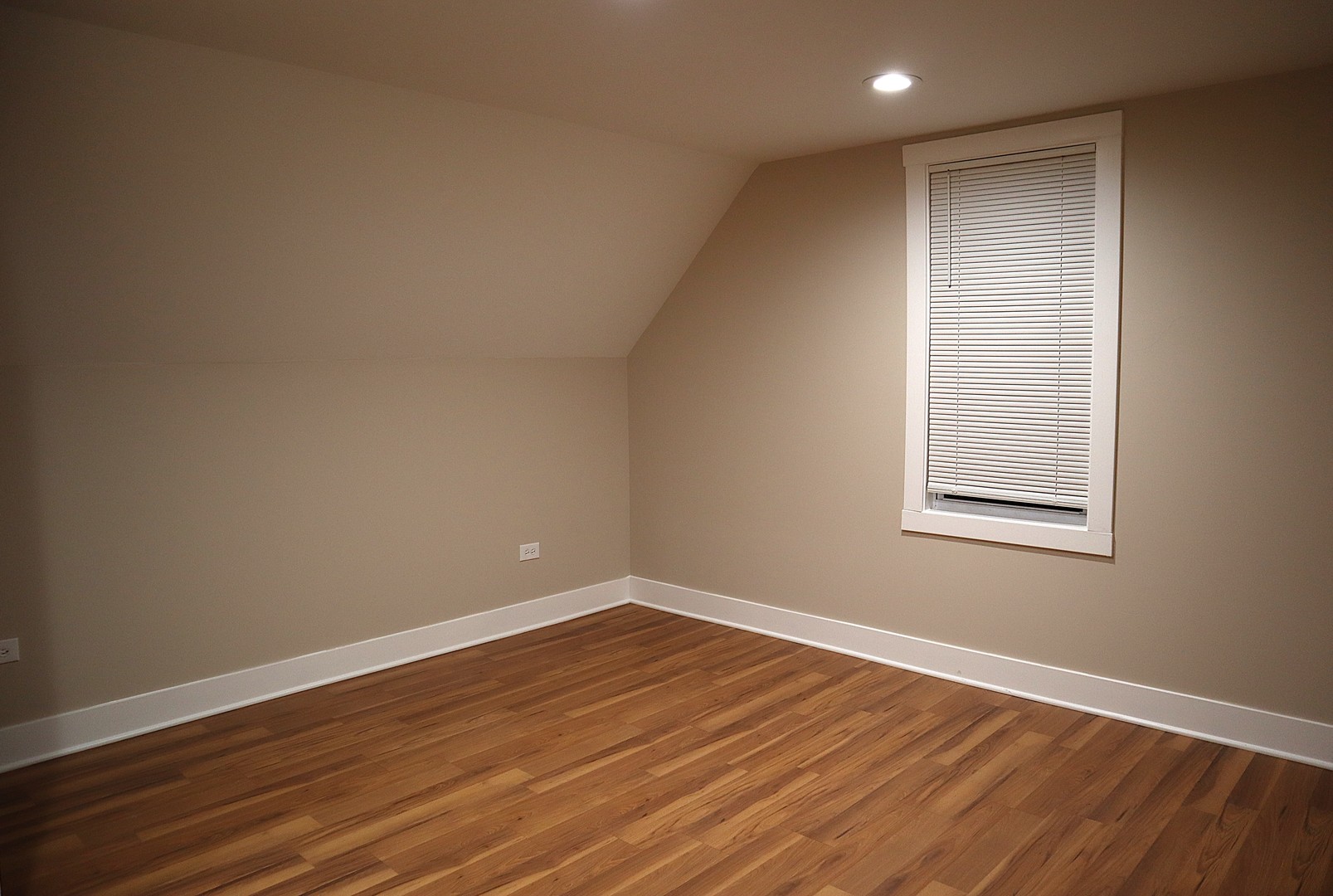 9138 S Essex Avenue, Chicago, IL 60617