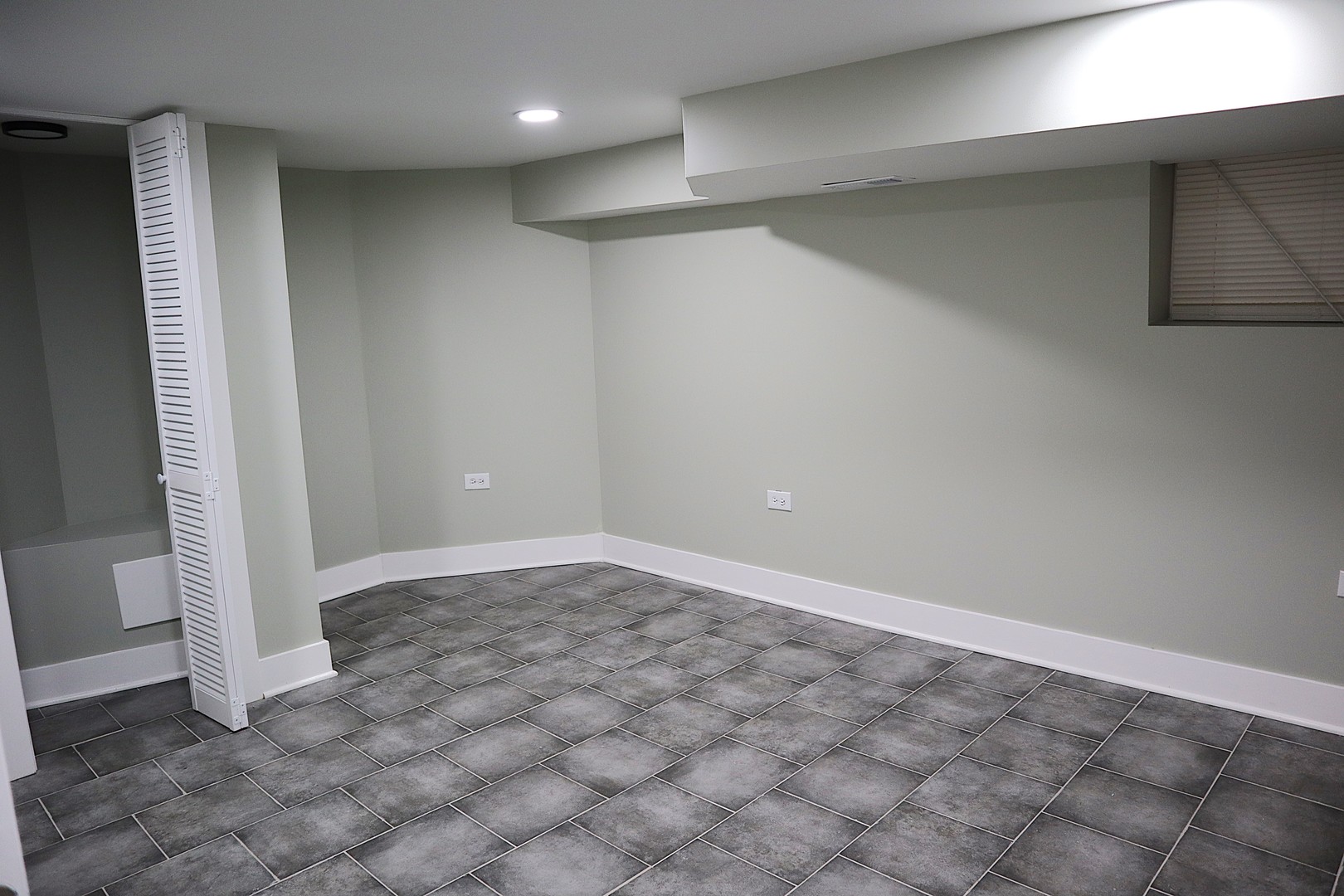 9138 S Essex Avenue, Chicago, IL 60617