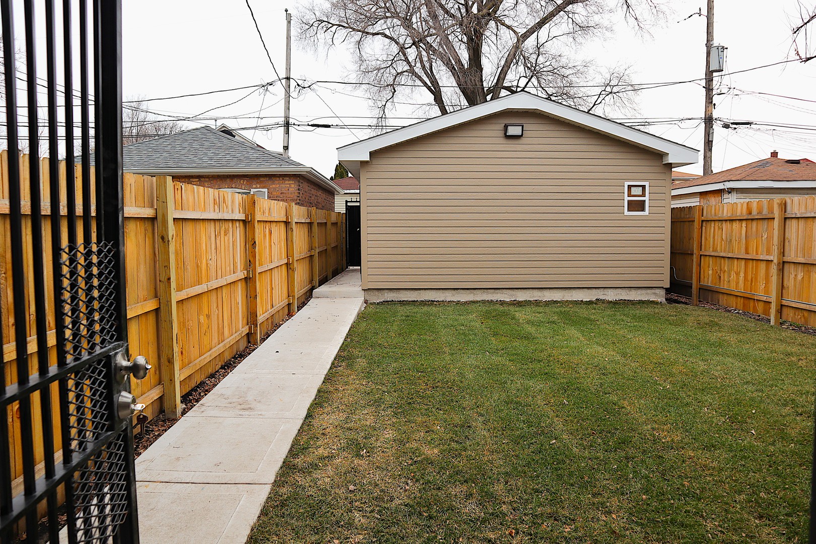 9138 S Essex Avenue, Chicago, IL 60617