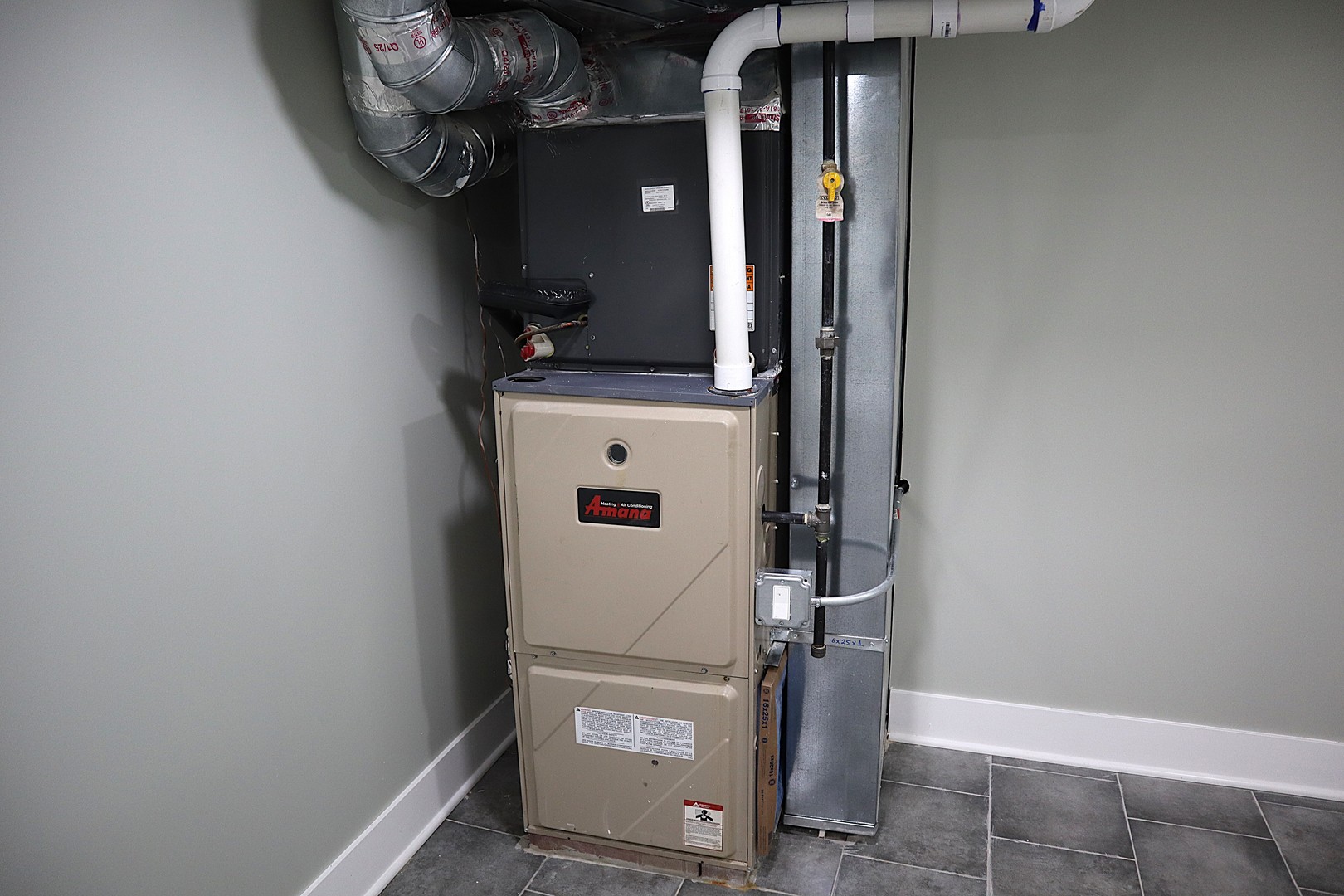 9138 S Essex Avenue, Chicago, IL 60617